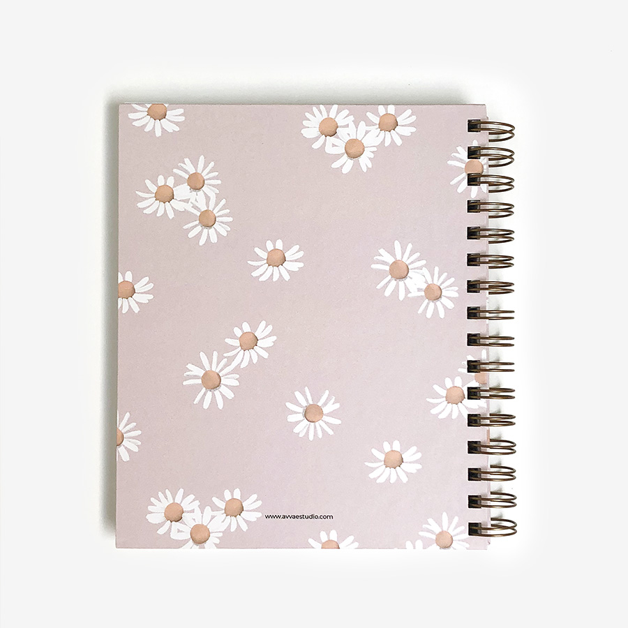 Libreta Bullet Journal con tapas de flores rosas. Papelería Bonita